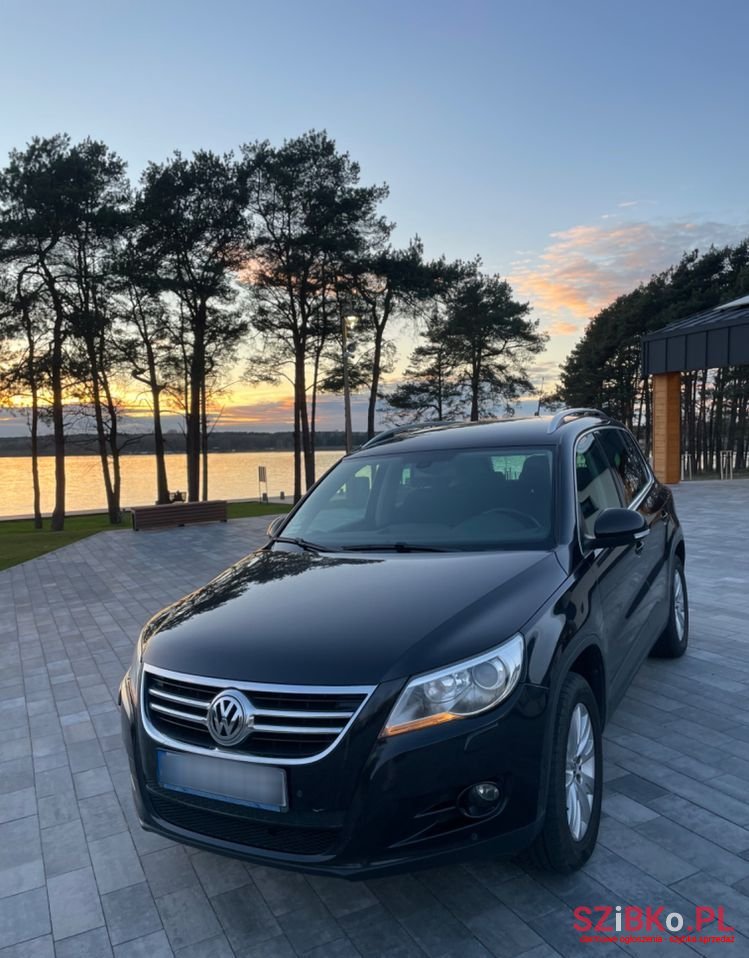 2011' Volkswagen Tiguan photo #1