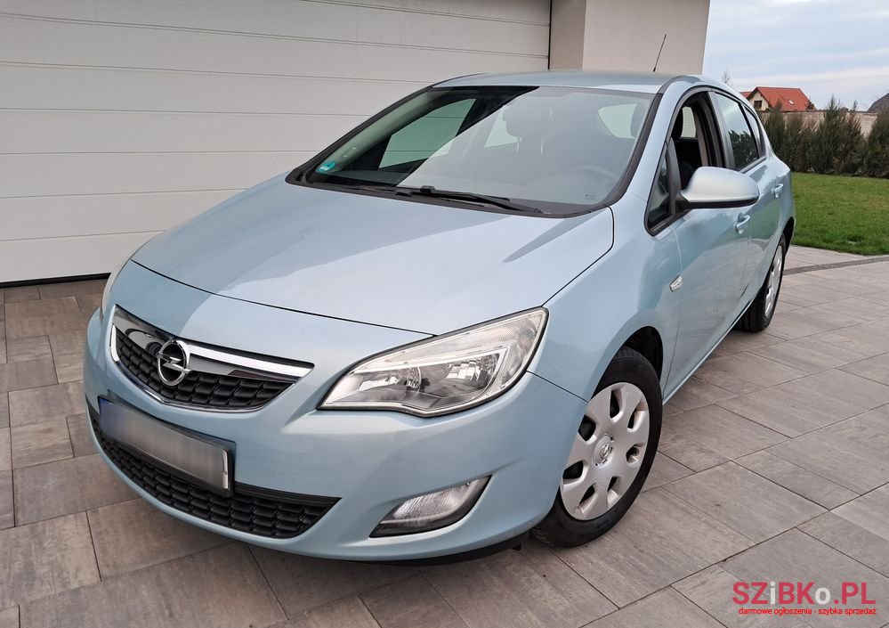 2010' Opel Astra 1.4 Edition photo #1