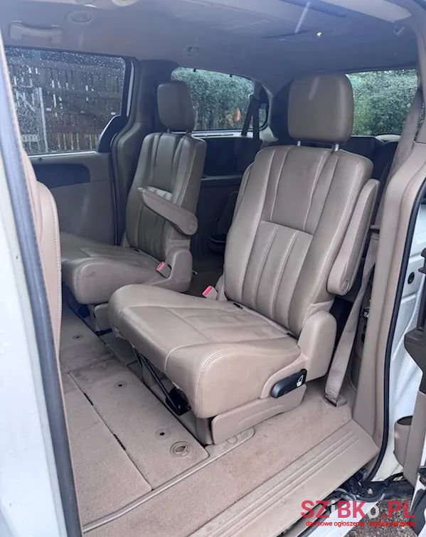 2015' Chrysler Town & Country 3.6 Limited photo #2