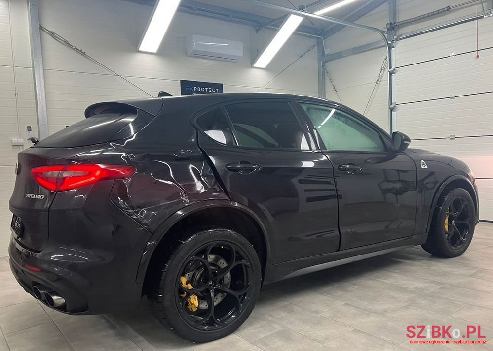 2018' Alfa Romeo Stelvio photo #5