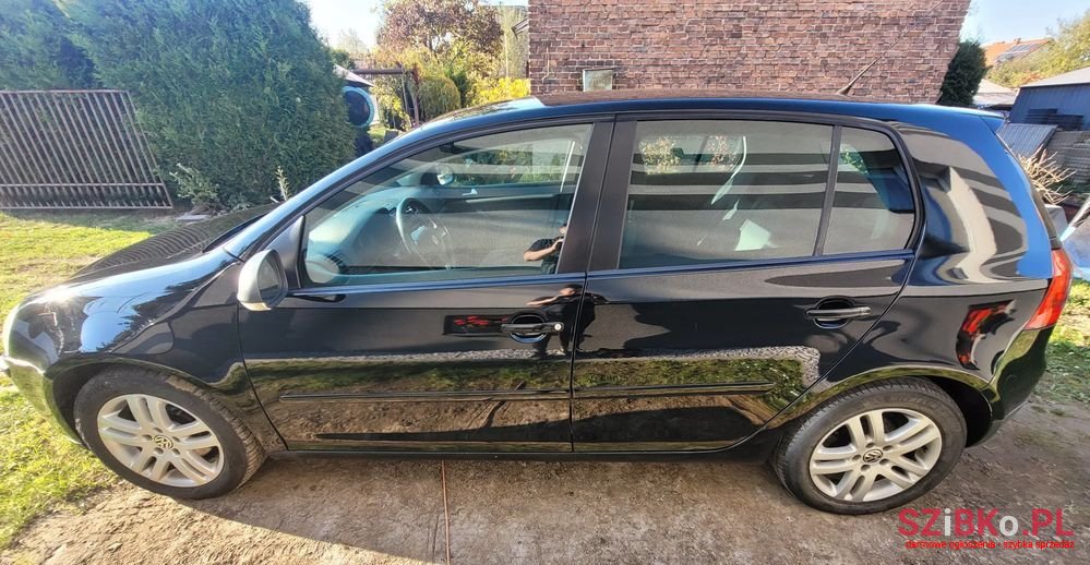 2008' Volkswagen Golf photo #3