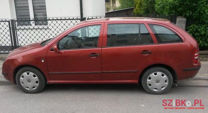 2002' Skoda Fabia photo #1