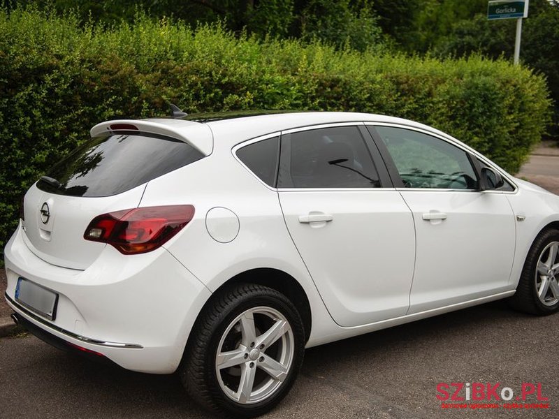 2014' Opel Astra photo #5