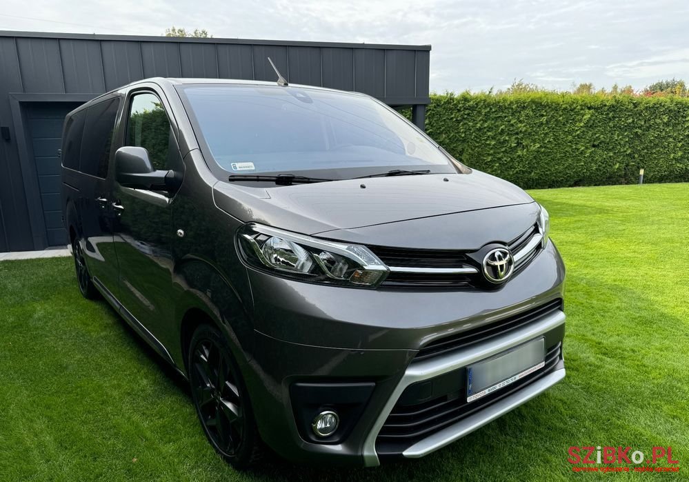 2018' Toyota ProAce Verso photo #2