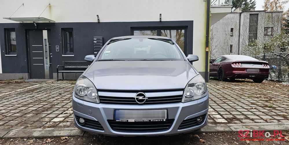 2005' Opel Astra photo #2