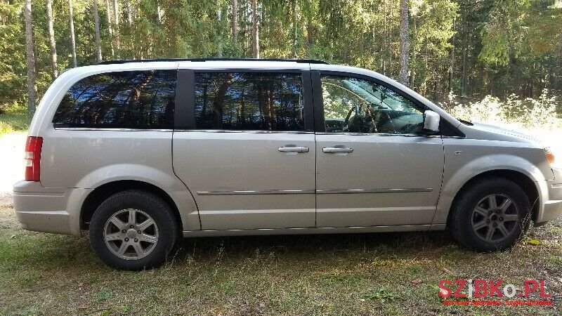 2009' Chrysler Grand Voyager photo #5
