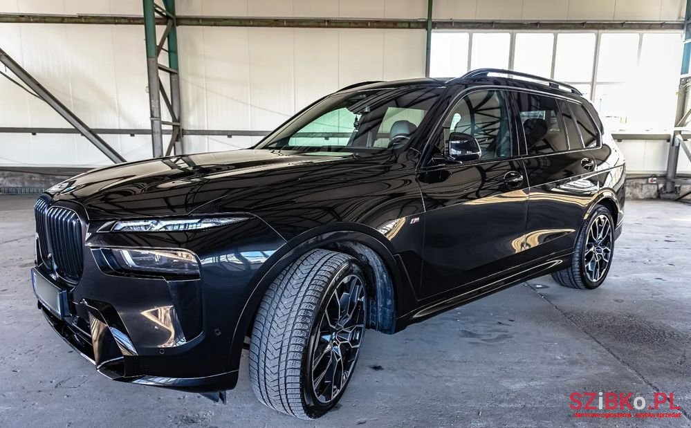 2023' BMW X7 photo #2