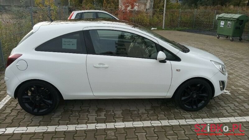 2011' Opel Corsa photo #2