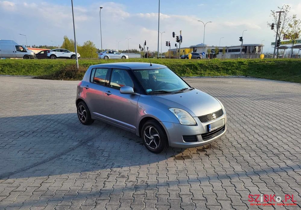 2009' Suzuki Swift photo #2