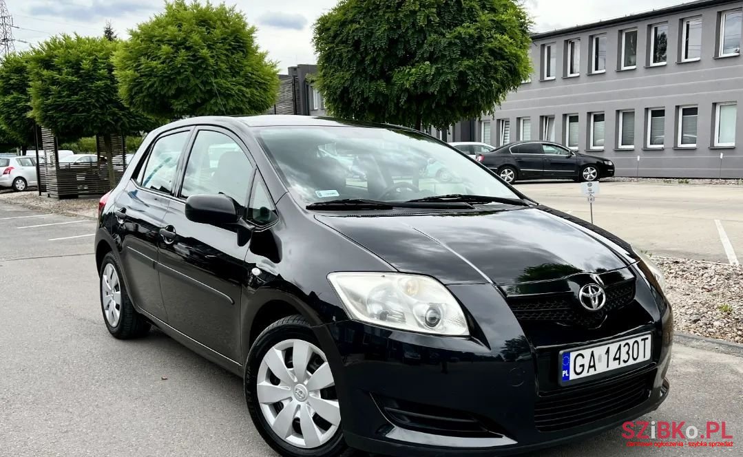 2007' Toyota Auris photo #1