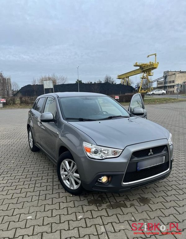 2011' Mitsubishi ASX photo #2