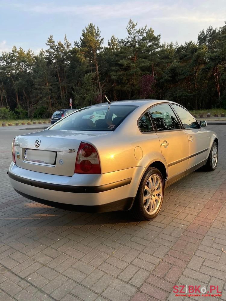 2002' Volkswagen Passat photo #2