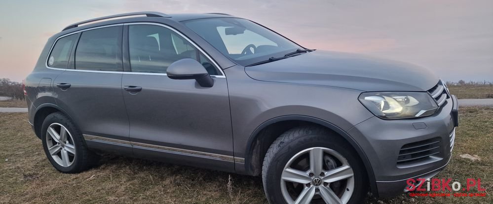 2010' Volkswagen Touareg photo #5