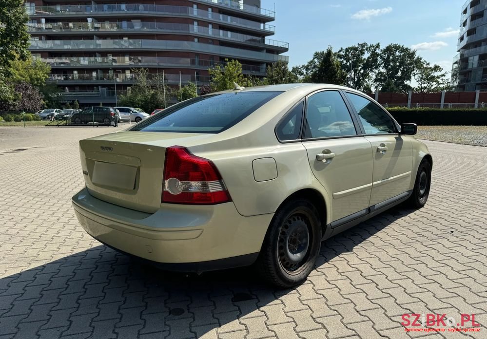 2004' Volvo S40 2.4 Momentum photo #4