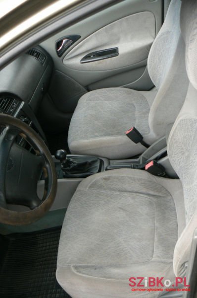 2000' Daewoo Nubira photo #2