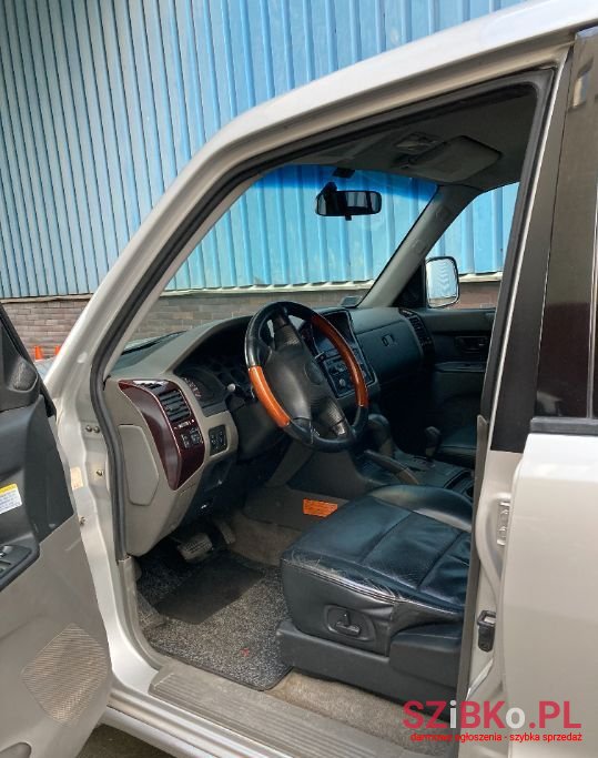 2001' Mitsubishi Pajero photo #4
