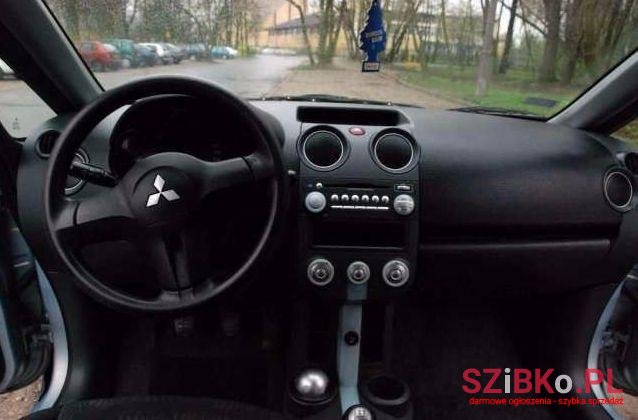 2006' Mitsubishi Colt photo #2