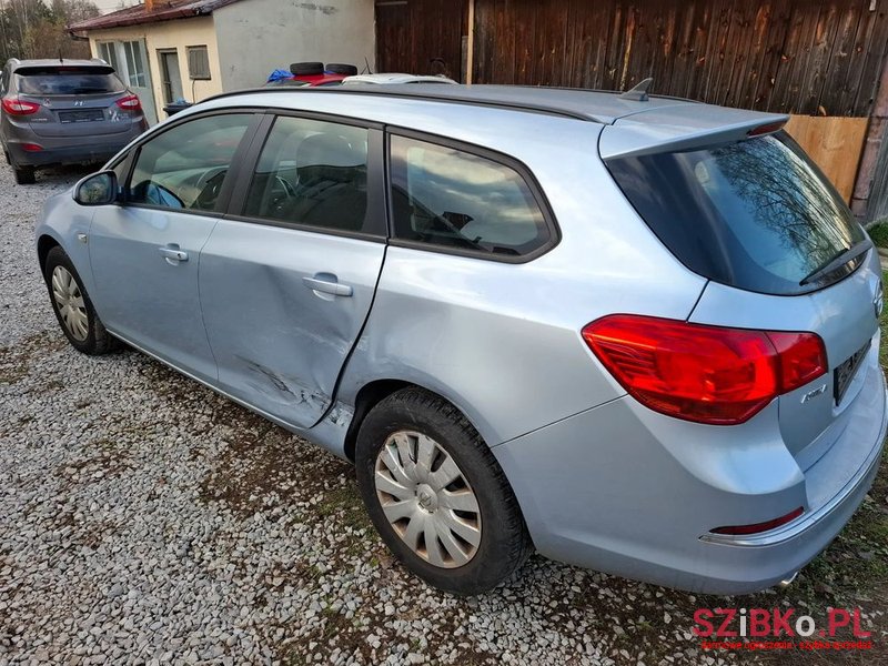 2015' Opel Astra photo #3