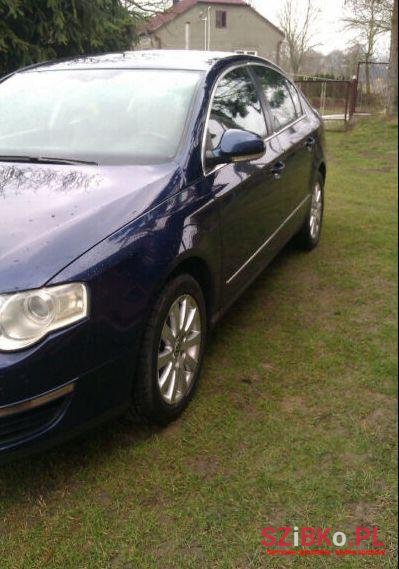 2005' Volkswagen Passat photo #1