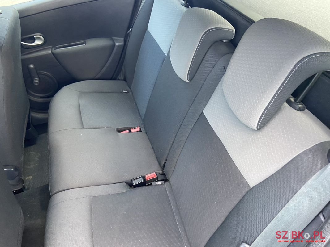 2010' Renault Clio photo #5