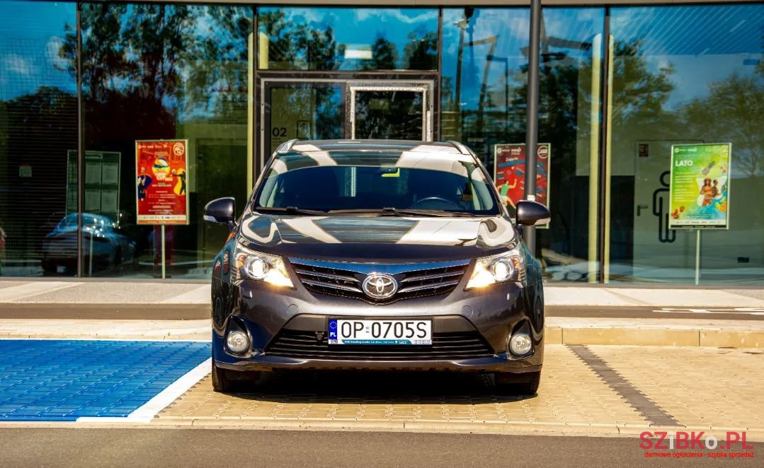 2012' Toyota Avensis photo #4