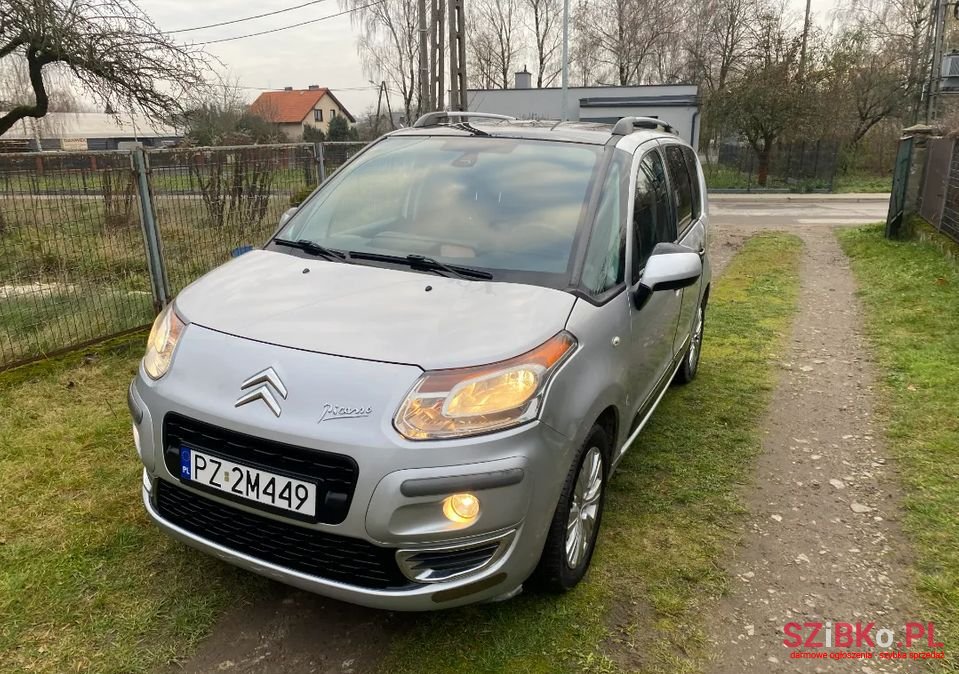 2010' Citroen C3 Picasso photo #1