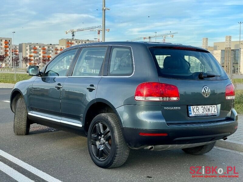 2004' Volkswagen Touareg photo #4