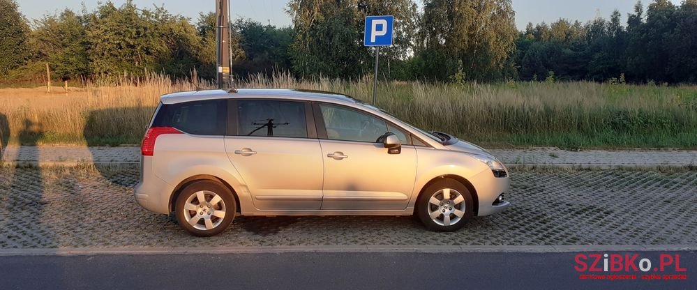 2011' Peugeot 5008 1.6 Access 7Os photo #4
