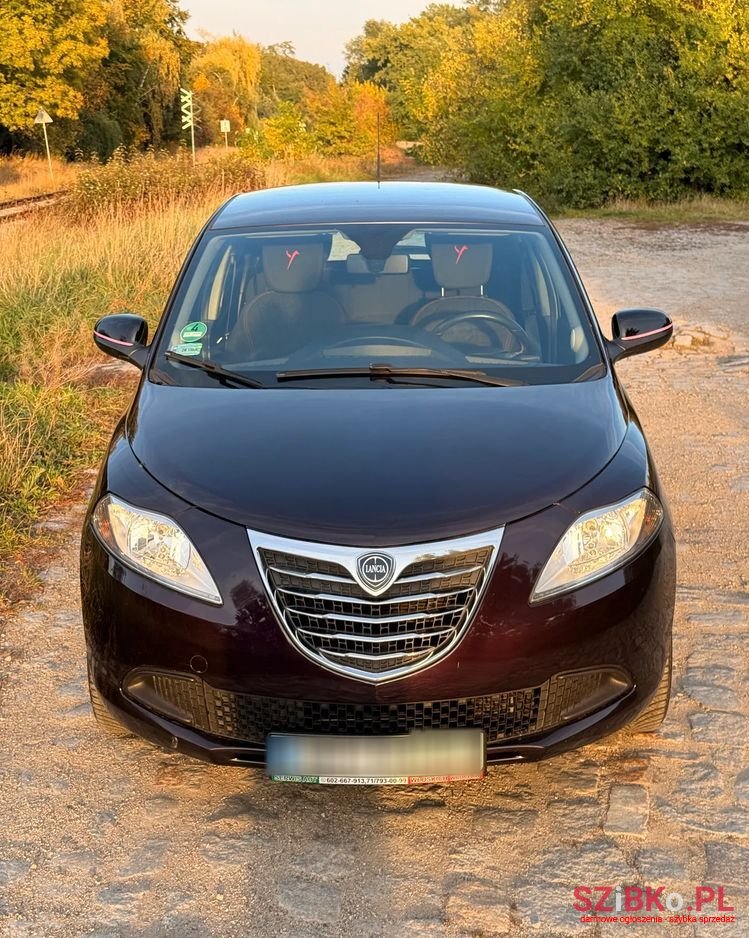 2013' Lancia Ypsilon photo #3