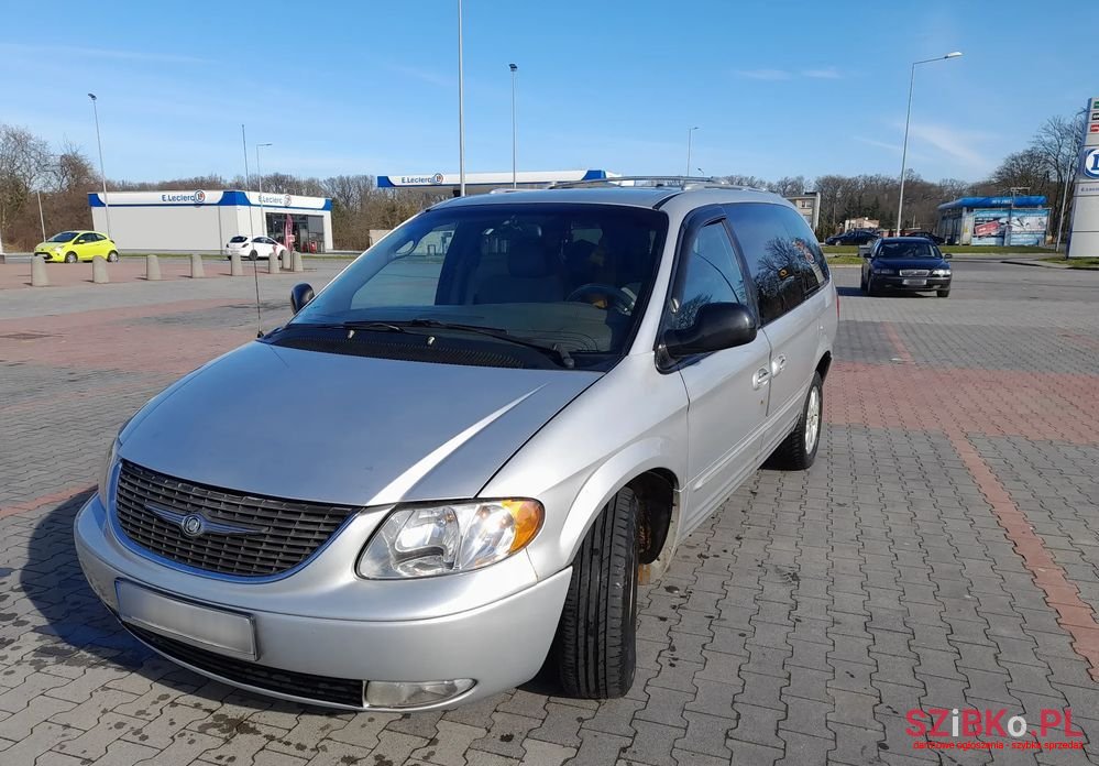 2001' Chrysler Town & Country 3.8 photo #1