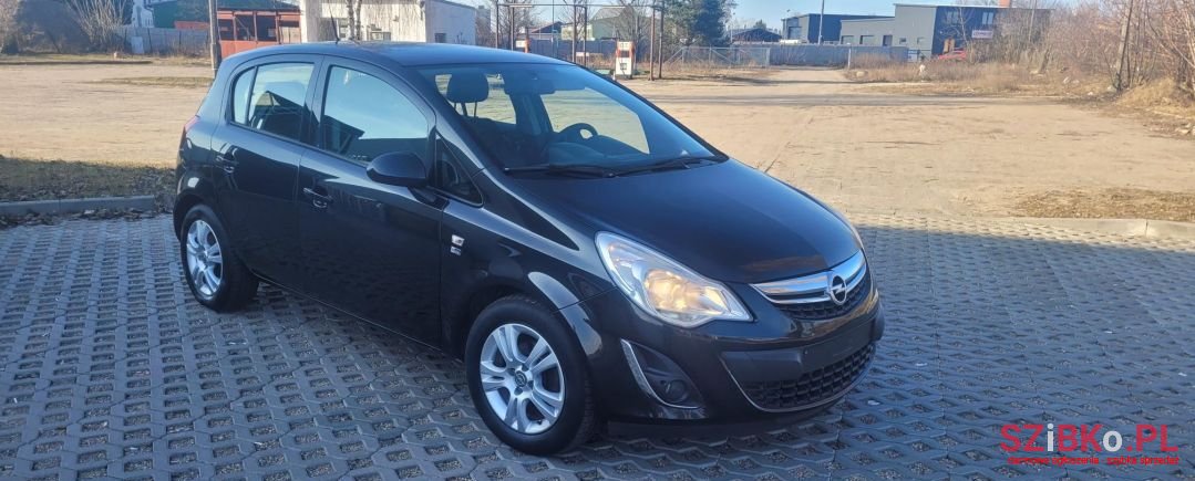 2013' Opel Corsa photo #2