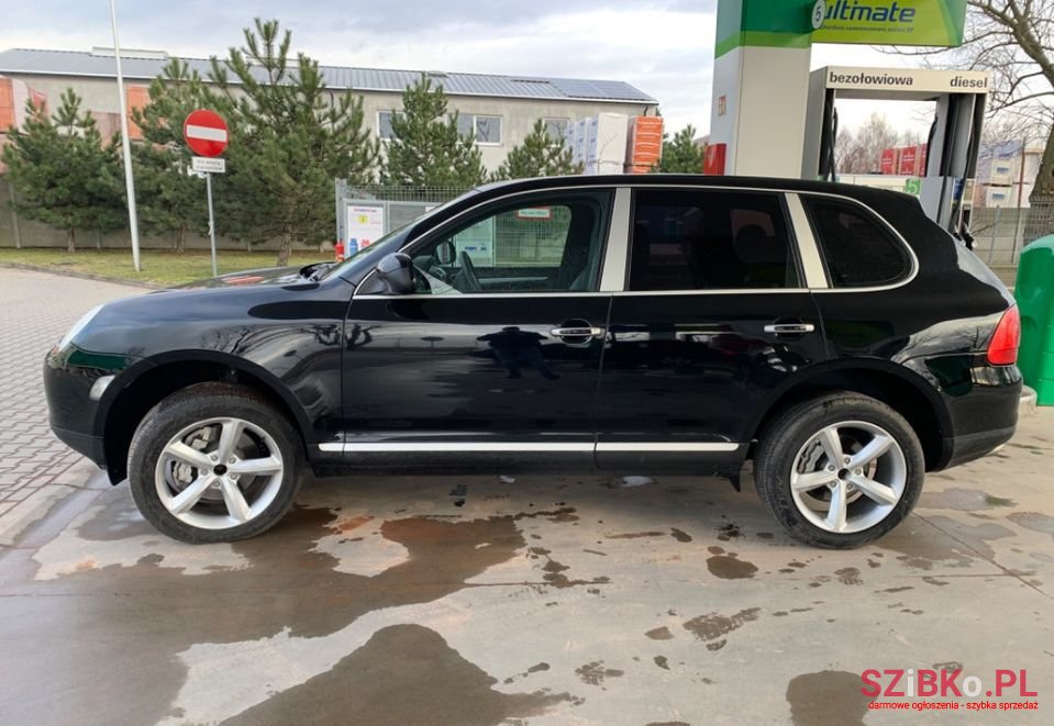 2003' Porsche Cayenne photo #2