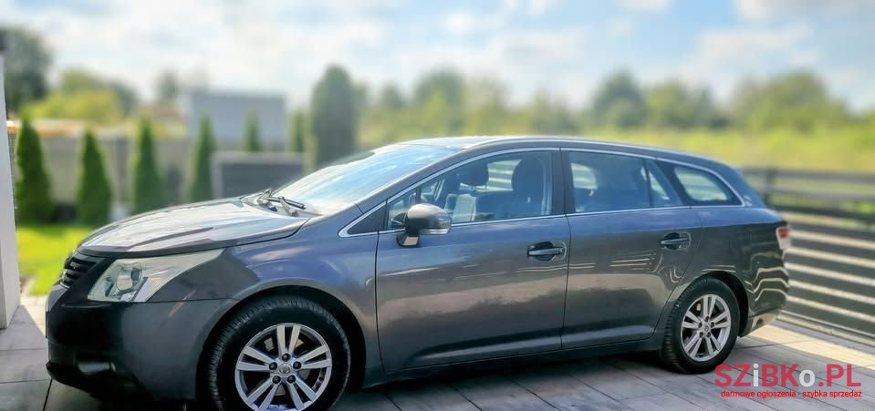 2010' Toyota Avensis 1.8 Life photo #4