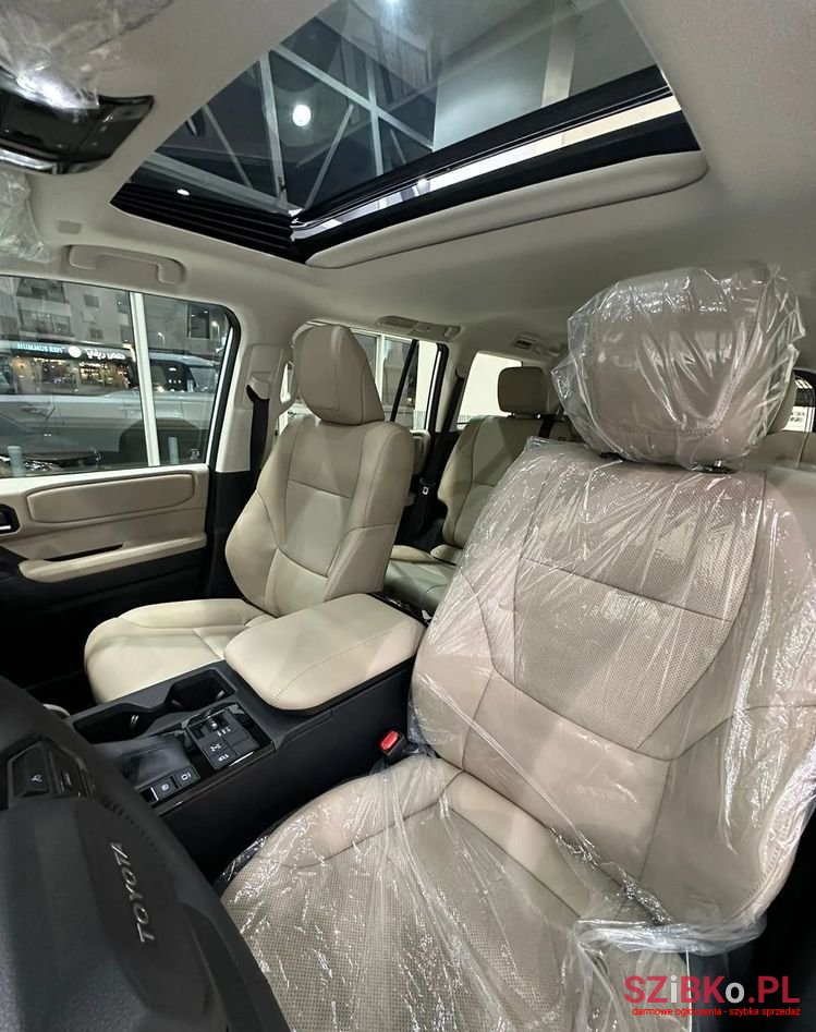 2024' Toyota Land Cruiser photo #4