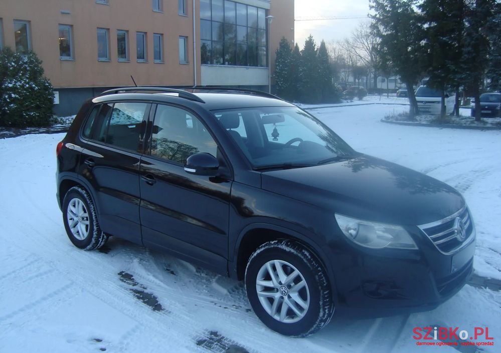 2010' Volkswagen Tiguan photo #3