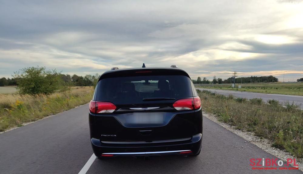 2020' Chrysler Pacifica photo #6
