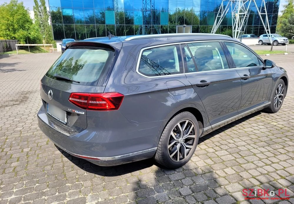 2017' Volkswagen Passat photo #6