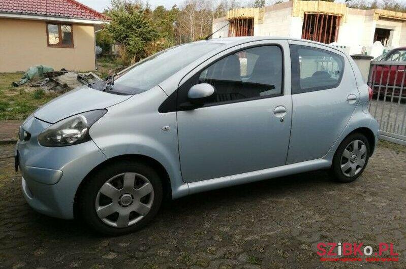 2006' Toyota Aygo photo #1