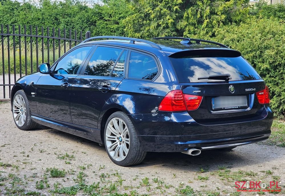 2009' BMW 3 Series photo #3