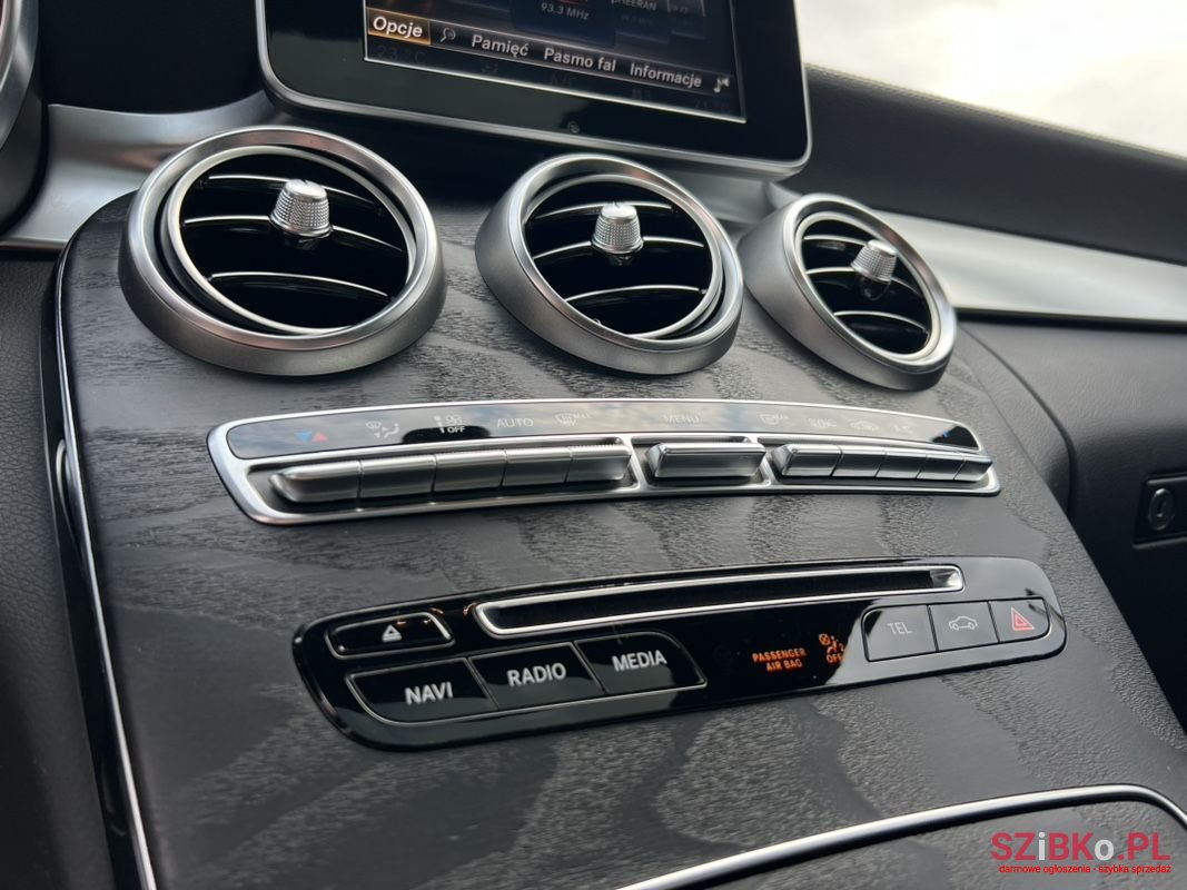2017' Mercedes-Benz C-Class photo #3
