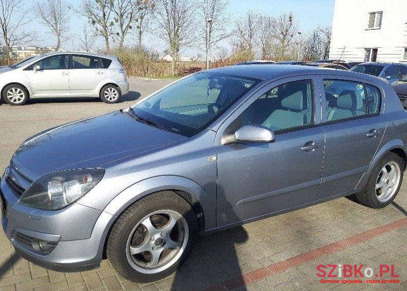 2004' Opel Astra photo #1