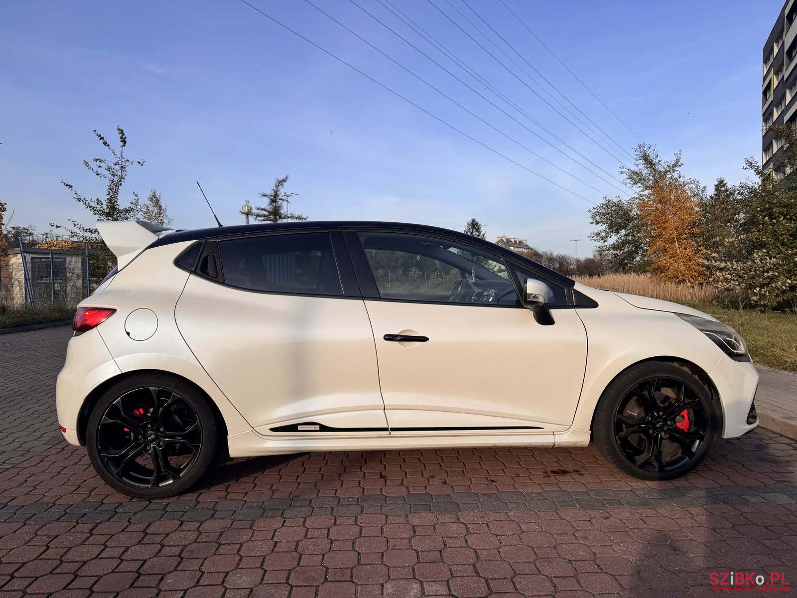 2014' Renault Clio IV RS photo #2