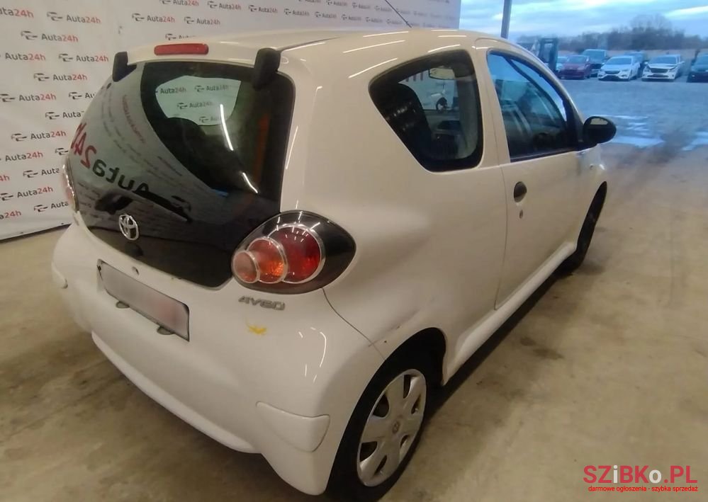 2011' Toyota Aygo 1.0 Vvt-I photo #3