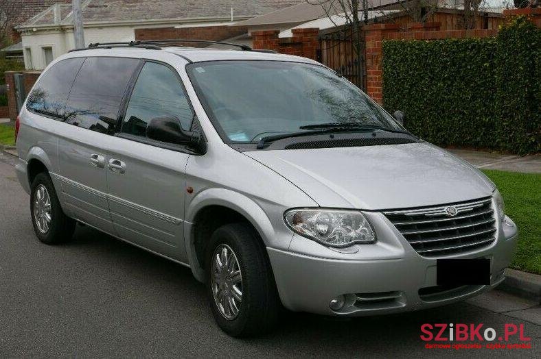 2007' Chrysler Grand Voyager photo #1