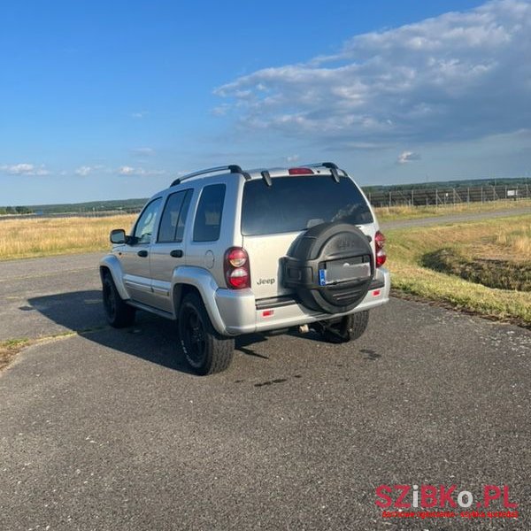 2005' Jeep Cherokee photo #2