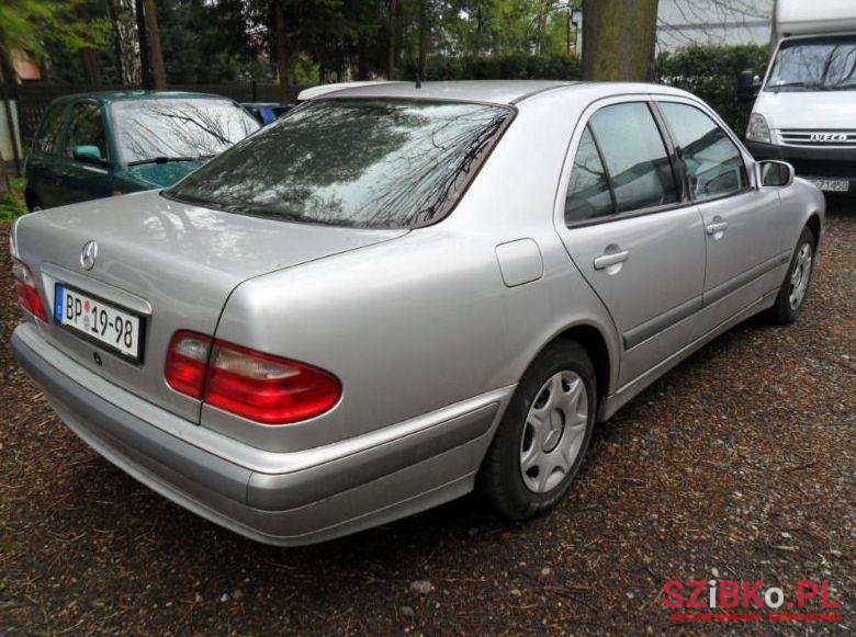 2001' Mercedes-Benz Klasa E photo #2