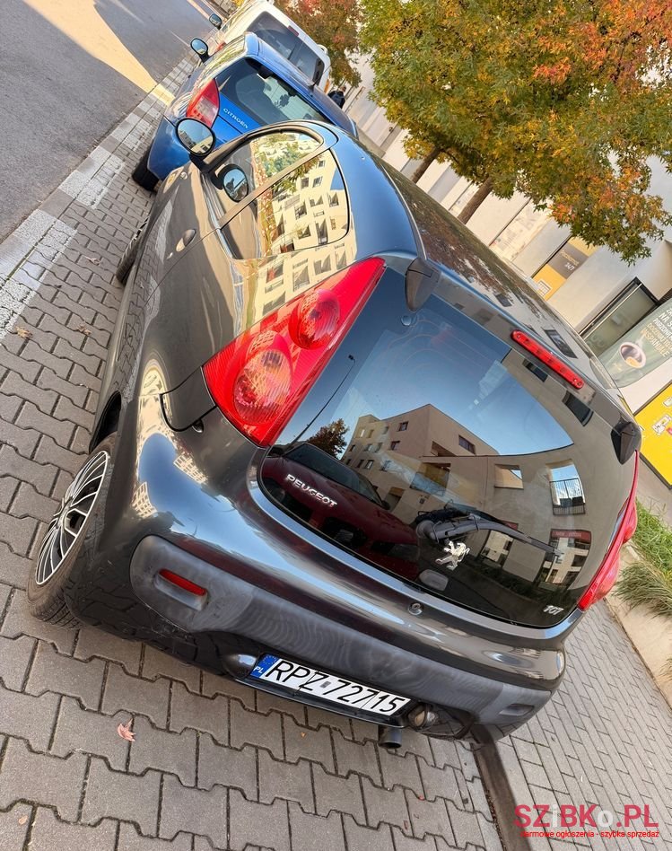 2012' Peugeot 107 photo #2