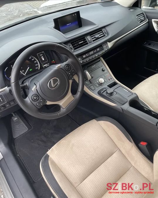 2020' Lexus CT photo #6