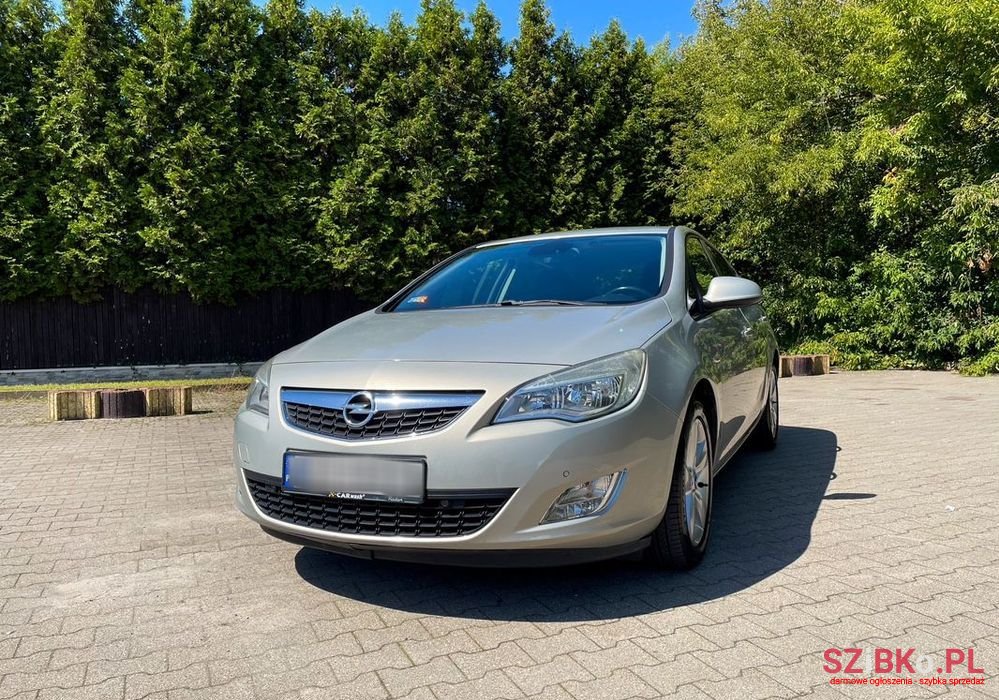 2009' Opel Astra 1.6 Cosmo photo #1