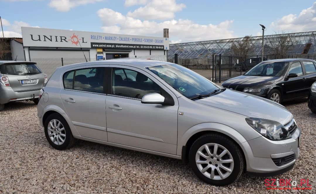 2005' Opel Astra photo #3